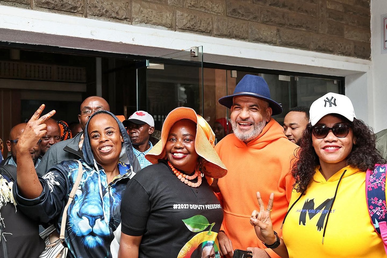 ODM Deputy Party Leader and Mombasa Governor Abdulswamad Nassir with Coast delegates ahead of the Special Delegates Conference at the A.S.K Showground, Nairobi on Friday