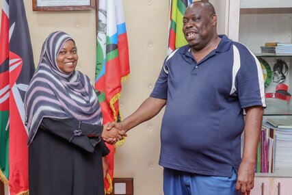 Kwale Governor Fatuma Achani when she hosted Mr Athman Hoka 