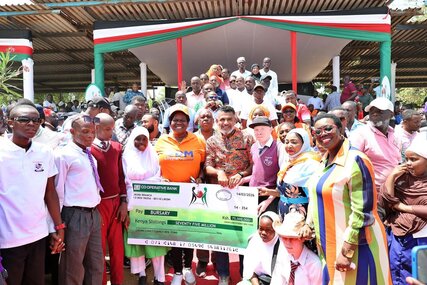 Abdulswamad Nassir, Likoni MP Mishi Mboko and Homa Bay Governor Gladys Wanga present a Sh75 million bursary cheque to needy student