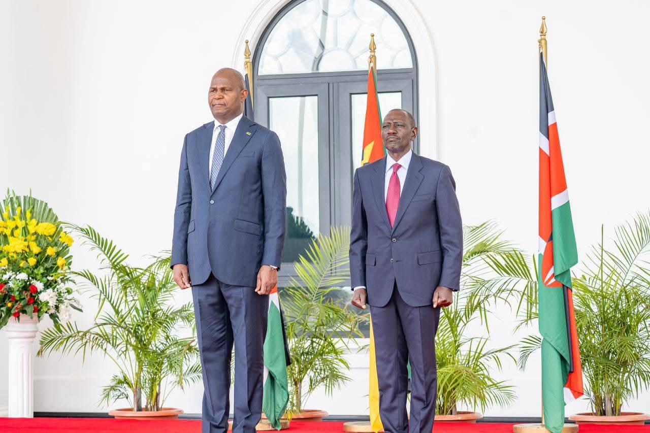 President William Ruto when he hosted Mozambique President Daniel Francisco Chapo 