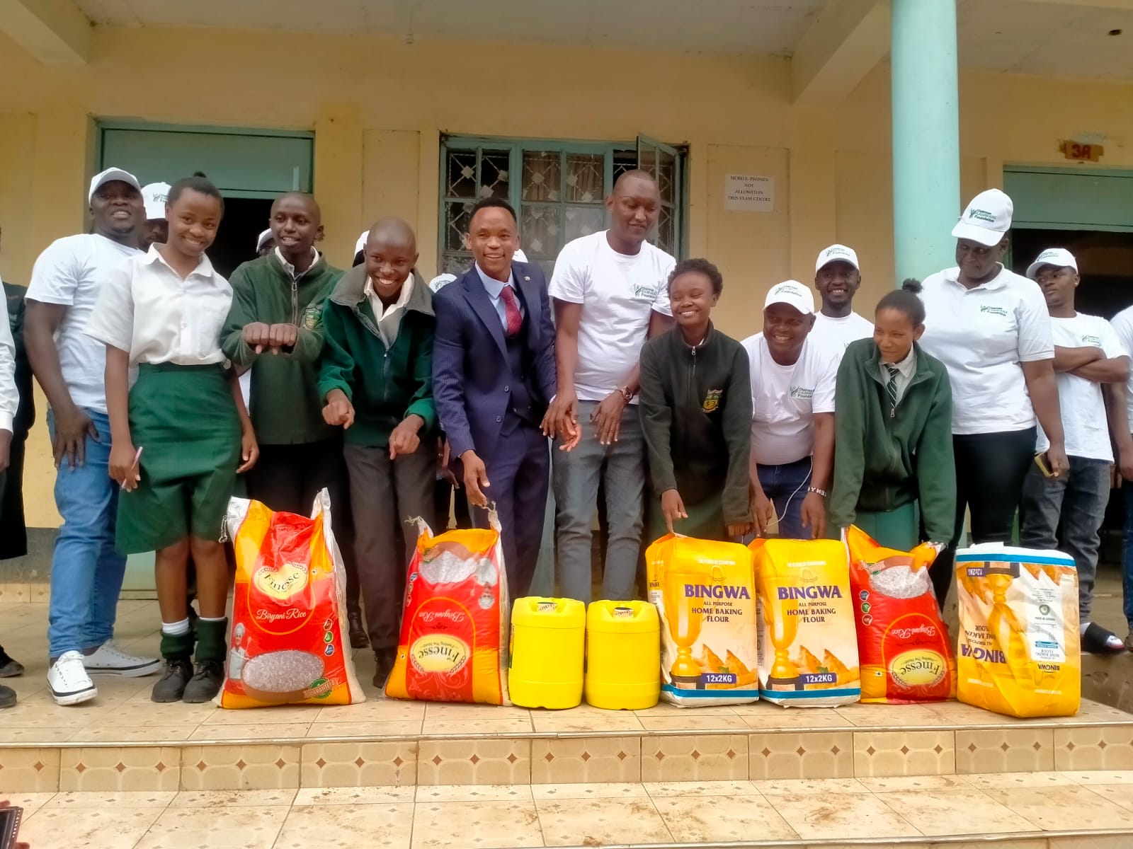 Kamwana Foundation Chairman donates food to KCSE candidates